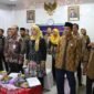 Walikota Jakarta Barat, Uus Kuswanto dan TP PKK Jakbar, Lisniawati Uus saat ikuti peluncuran posyandu 6 SPM di Kapuk. (Foto: Istimewa)
