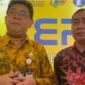 Ketua PWI Kalsel Zainal Helmie bersama Kepala Dinas Kominfo Muhammad Muslim positifkan HPN 2024 disela acara Rakerda di Banjarmasin. (Foto: Ifakta.co/Ist)