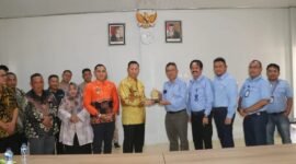  Pj. Bupati Muara Enim, H. Henky Putrawan melaksanakan kunjungan kerja ke dua perusahaan (Foto:Humas Pemkab Muara Enoim/ifakta.coi)