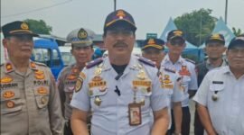 Kepala Terminal Kalideres, Revi Zulkarnaen saat menginformasikan soal rencana Kemenhub bakal meluncurkan aplikasi Terminal Online Sistem (TOS) berbasis digital. (Foto: Ifakta.co)