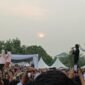 Ridwan Kamil-Suswono (RIDO) saat nyanyi bareng Dewa19 di Kampanye Akbar. (Foto: Ifakta.co)