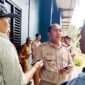 Walikota Jakarta Barat, Uus Kuswanto bersama jajarannya usai meninjau kembali warga relokasi kolong tol di Rusunnawa Rawa Buaya. (Foto: Ekslusif Ifakta.co/Za)