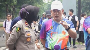 Wakapolres Metro Jakarta Timur, AKBP Burhanuddin, S.I.K., S.H., M.H.,  menghadiri peringatan Hari Disabilitas Internasional 2024 yang berlangsung di Taman Mini Indonesia Indah Cipayung, Jakarta Timur. Sabtu (7/12/24).