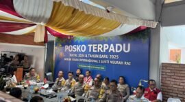 Kapolri Jenderal Pol Listyo Sigit Prabowo melakukan tinjauan ke Posko Terpadu Operasi Lilin 2024 di Bandara Internasional I Gusti Ngurah Rai, Bali.