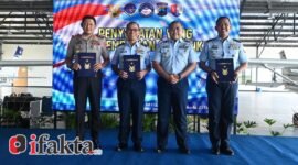 Komandan Lanud Adi Soemarmo Terima Sertifikat Dan Sport Pilot License 

