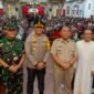Walikota Jakbar Uus Kuswanto bersama Forkopimko saat meninjau malam perayaan natal di dua gereja. (Foto: Istimewa)