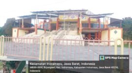 Kondisi terkini Gedung IPTEK Mutiara Bangsa yang menelan anggaran puluhan miliar dan konon menjadi salah satu wisata edukasi di Bojongsari Indramayu. (Foto: Liputan Ekslusif Ifakta.co)