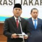 Walikota Jakarta Barat, Uus Kuswanto saat mengkukuhkan anggota Dekot. (Foto: Istimewa)