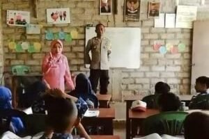 Bripka Syamsuddin menyumbangkan gajinya mendirikan sekolah gratis di Cuncalawar, Kecamatan Ruteng, Kabupaten Manggarai, NTT.