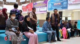 Sekretariat Daerah (Sekda) Kabupaten Tangerang Soma Atmaja melakukan Inspeksi mendadak (Sidak) pegawai dan pelayanan publik di lingkungan Pemkab Tangerang,(foto: ifakta.co)