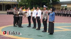 Kompol Arief Nazaruddin Yusuf S.H., S.I.K., M.H. Kasat Reskrim Polresta Tangerang Polda Banten menerima penghargaan prestasi gemilang dalam penegakan hukum (foto:ifakta.co/Alex)