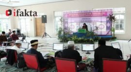 Ketua Majlis Hakim Arena VI H. Abdul Basith menjelaskan bahwa sebanyak 105 peserta putra dan putri MTQ Ke-55 tingkat Kabupaten Tangerang pada cabang MHQ 10 juz dan 20 juz.
(foto: ifakta.co/Alex)
