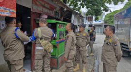 Satuan Polisi Pamong Praja (Satpol PP) Kabupaten Tangerang kembali mengambil tindakan tegas terhadap bangunan liar yang berdiri di atas aset milik Pemerintah Kabupaten (Pemkab) Tangerang yang berada di Kelurahan Medang Lestari, Kecamatan Pagedangan,(foto:istimewa/Lx)