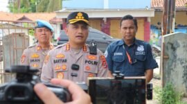 Kapolresta Tangerang, Kombes Pol. Baktiar Joko Mujiono,S.IK,M.M. menyampaikan bahwa pihak kepolisian telah melakukan pendekatan persuasif dengan memberikan himbauan kepada warga Desa Muncung agar tetap mempercayakan pengamanan kepada pihak kepolisian (foto:istimewa)