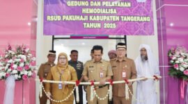 Penjabat (Pj) Bupati Tangerang Andi Ony meresmikan gedung pelayanan Hemodialisa RSUD Pakuhaji.(foto:istimewa/ifakta.co)
