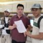 Perwakilan ahli waris, didampingi kuasa hukumnya Andryan, SH saat melayangkan surat ke tiga di Pengadilan Tinggi DKI Jakarta. (Foto: Ifakta.co).