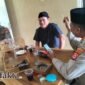 AKP. A. Suryadi Kapolsek Kresek bersama IPDA Marwata Lakukan sambang tokoh masyrakat di Desa Cibetok. (foto:ifakta.co/Lx)