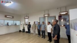 Samsat Kelapa Dua Kabupaten Tangerang Provinsi Banten pada jam 10.00 wib  bersama-sama pegawai samsat serta para wajib pajak menyanyikan lagu Indonesia Raya (07/02/2025).