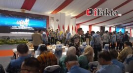 Gubernur Kalsel H Muhidin yang dinilai berjasa bagi kemajuan pers nasional maupun Kalsel akan 