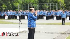 Penjabat (Pj) Bupati Tangerang, Andi Ony berpamitan kepada seluruh Aparatur Sipil Negara (ASN) Kabupaten Tangerang saat menjadi pembina Apel Hari Kesadaran Nasional (foto;istimewa)