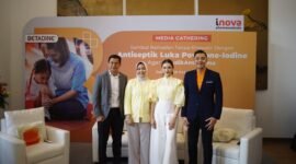Sesi Talkshow Bersama Fitria Dewi Astari, Brand Manager Wound Care, dr. Gia Pratama, Edukator
Kesehatan, Anissa Aziza, Ibu dan Tokoh Publik