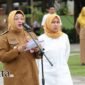 Wabup Intan mengajak seluruh peserta apel untuk senantiasa bersyukur kepada Allah SWT atas kesehatan dan limpahan rahmat yang diberikan. Ia juga mengajak seluruh ASN untuk terus menguatkan komitmen dalam menjalankan tugas sebagai abdi negara dan masyarakat.(foto:ifakta.co)