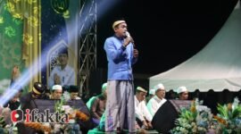 Camat Mekar Baru dalam sambutannya mengucapkan terima kasih kepada seluruh jajaran panitia dan masyarakat yang sudah hadir dalam peringatan Isra Mi'raj Nabi Muhammad SAW sekaligus sebagai penutupan pengajian bulanan bersama MUI Kecamatan Mekar Baru, 