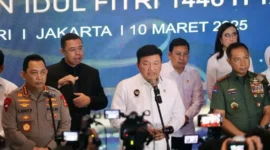 Usai rapat lintas sektoral, Menteri Koordinator bidang politik dan keamanan (Menkopolkam) Jenderal Pol (Purn) Budi Gunawan menyampaikan perintah Presiden Prabowo Subianto soal masyarakat agar bisa mudik dengan lancar, aman, dan nyaman. (Foto: Istimewa).