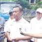Wali Kota Jakarta Selatan (Jaksel), Munjirin beserta jajaran saat meninjau proses pengerukan Kali Grogol. Bahkan diakuinya pengerukan tersebut bakal rampung sekitar satu bulan. (Foto: Istimewa).