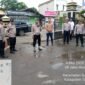 Anggota Polsek Balaraja Polresta Tangerang Polda Banten melaksanakan giat pengamanan Mako Polsek Balaraja yang di Pimpin oleh Pawas Iptu Jajat Sudrajat di Mako Polsek Balaraja Polresta Tangerang.(foto:istimewa)