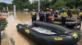Kementerian PU terus berkoordinasi dengan BPBD Kota Bekasi serta survey ke lokasi terdampak bencana untuk membantu langkah-langkah tanggap darurat guna mengurangi dampak bencana dan memastikan keselamatan masyarakat terdampak. 