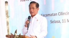 Menteri LH tinjau lokasi uji emisi di Cilincing, Jakarta Utara. (Foto : KBN/Jojo)