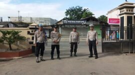 Anggota Polsek Balaraja Polresta Tangerang polda Banten melaksanakan giat pengamanan Mako Polsek Balaraja yang di pimpin langsung Wakapolsek Balaraja AKP.A.Junaedi (foto:istimewa)