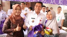 Bupati Tangerang Moch Maesyal Rasyid menyampaikan bahwa kegiatan ini bertujuan untuk memberikan kemudahan dan meringankan beban masyarakat untuk kebutuhan lebaran. Bazar ini menghadirkan sebanyak 76 stand yang sebagian besar menawarkan sembako murah. Masyarakat dapat membeli paket sembako seharga Rp50.000, meskipun biaya modal sebenarnya mencapai sekitar Rp120.000 hingga Rp130.000.(foto:istimewa)
