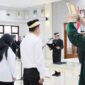 Sebanyak 19 Pegawai Negeri Sipil (PNS) di Kabupaten Tangerang dilantik dan diambil sumpah sebagai bagian dari pengembangan sumber daya manusia di lingkungan Pemerintah Kabupaten Tangerang. Mereka dilantik oleh Bupati Tangerang, Moch Maesyal Rasyid di Pendopo Kabupaten Tangerang, (foto:istimewa)