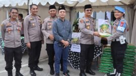 Kapolresta Tangerang, Kombes Pol Baktiar Joko Mujiono, secara resmi membuka bazar ramadhan di halaman mapolrsta  Tangerang (foto:istimewa)