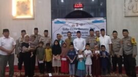Keluarga besar Polsek Balaraja melaksanakan buka puasa bersama dan santunan anak yatim (foto:istimewa/Alex)