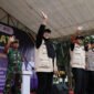 Bupati Moch. Maesyal Rasyid dan Wakil Bupati Tangerang Intan Nurul Hikmah secara resmi melepas keberangkatan peserta mudik gratis tahun 2025 yang diselenggarakan oleh Pemerintah Kabupaten Tangerang. Acara pelepasan ini berlangsung di kawasan Pusat Pemerintahan Kabupaten (Puspemkab) Tangerang, (foto:istimewa/Alex)