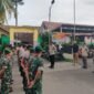 AKP A. Suryadi Kapolsek Kresek memimpin apel gabungan tiga pilar yang bertempat dikantor halaman Mapolsek kresek  jelang malam takbir dalam menjaga situasi Kamtibmas di malam takbir idul Fitri (foto:istimewa)