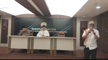 Ketua Forsimema, Syamsul Bahri (kanan) saat memberikan kata sambutannya dalam kegiatan acara Buka puasa bersama FORSIMEMA dengan Biro Hukum & Humas Mahkamah Agung (MA) RI yang digelar bertempat di ruang Media Center MA pada, Kamis (20/3).dok-@A.Z