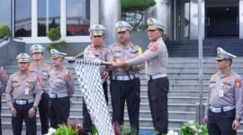 Kakorlantas Polri Irjen Pol Drs. Agus Suryonugroho S.H, M.Hum melepas tim Perwira Pengamat Wilayah (Pamatwil) Operasi Ketupat 2025 dalam mengamankan arus mudik dan balik Lebaran.