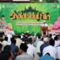 Kapolresta Tangerang kombes Pol Baktiar Mujiono, bersama keluarga besar personel polresta Tangerang melaksanakan sholat idul Fitri dilapangan satlantas Mapolresta tangerang (foto:istimewa)