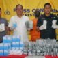 Satuan reserse narkoba Polresta Tangerang berhasil mengungkap kasus besar peredaran obat keras daftar G jenis tramadol, Hexymer dan Yarindo, pasar Kemis kabupaten. Tangerang (foto:istimewa)