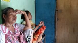 Warga meratap kesedihan suasana idul Fitri berharap adanya ukuran tangan dari pemerintah demi kehidupan sehari hari dan tak kuat adanya sakit yang dideritanya (foto:ifakta.co)