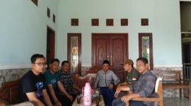 Kepala Desa Rancagede H.Yani sambut hangat wartawan dalam agenda audiensi Pokja wartawan Gunung Kaler (foto:ifakta.co/Alex)