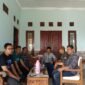 Kepala Desa Rancagede H.Yani sambut hangat wartawan dalam agenda audiensi Pokja wartawan Gunung Kaler (foto:ifakta.co/Alex)