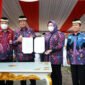 Pemerintah Kabupaten (Pemkab) Tangerang mencanangkan program sekolah gratis untuk tingkat SD dan SMP swasta secara bertahap. Pencanangan tersebut ditandai dengan penekanan tombol sirine oleh Bupati Bupati Tangerang bersama Wakil Bupati, Sekretaris Daerah, Kadis Pendidikan, perwakilan PGRI, Dewan Pedidikan, DPRD dan perwakilan unsur Forkopimda,(foto:istimewa)