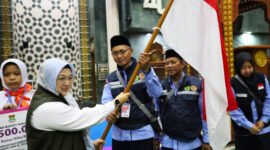 Wakil Bupati Tangerang, Intan Nurul Hikmah, melepas dan memberangkatan 393 orang jamaah calon haji gelombang kedua kloter 11 JKG, asal Kabupaten Tangerang tahun 2025 di Masjid Agung Al-Amjad, Pusat Pemerintahan Kabupaten Tangerang (foto:istimewa)