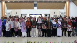 Pemerintah Kabupaten Tangerang melalui Dinas Pendidikan menggelar Deklarasi Gerakan Literasi Sekolah, yang diikuti 250 perwakilan Guru SD dan SMP baik swasta dan Negeri, sekaligus peluncuran buku karya siswa dan guru. GSG Puspem (foto:istimewa)