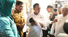 Bupati Tangerang, Moch. Maesyal Rasyid, mendampingi Menteri Kependudukan dan Pembangunan Keluarga/Badan Kependudukan dan Keluarga Berencana Nasional (BKKBN), Dr. H. Wihaji, S.Ag., M.Pd meninjau Sentra Pelayanan Program Gizi (SPPG) dan penyerahan bantuan makanan bergizi gratis (MBG) untuk ibu hamil, ibu menyusui, dan balita non-PAUD di Tigaraksa, (foto:istimewa)